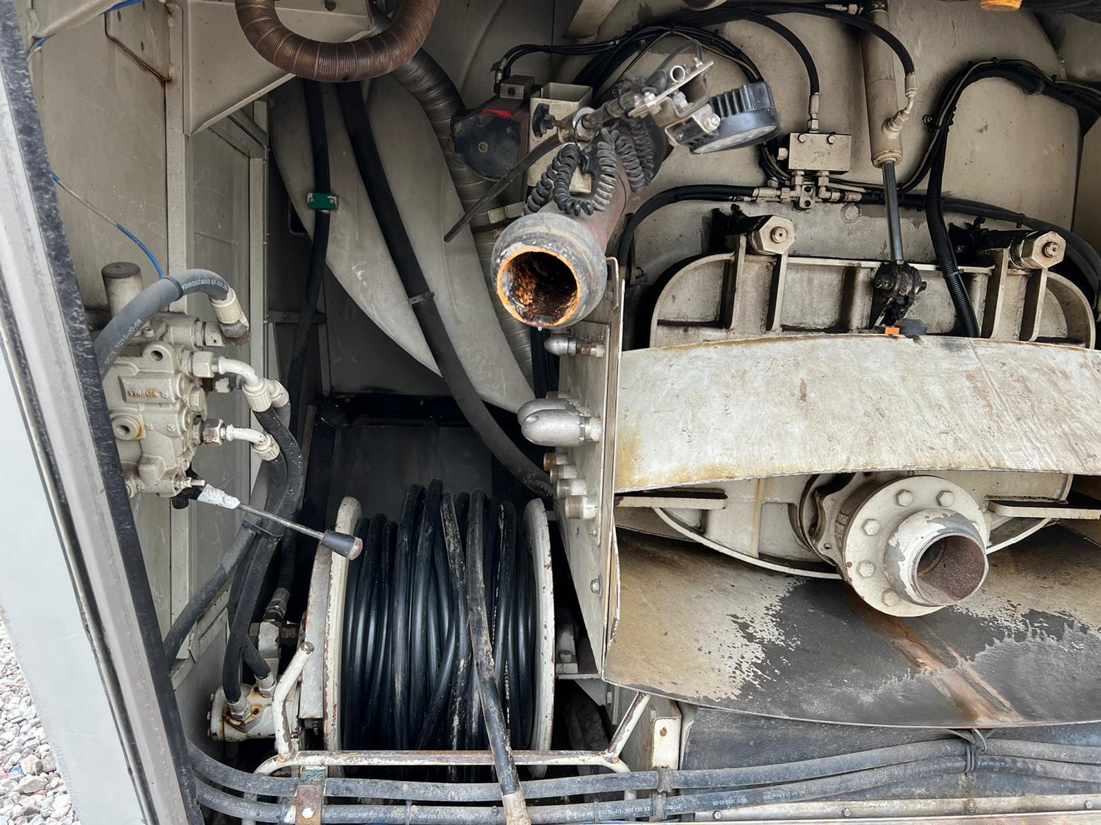 VOLVO FM12 420, 2006, 6×2 VACUUM + WATER + CRANE