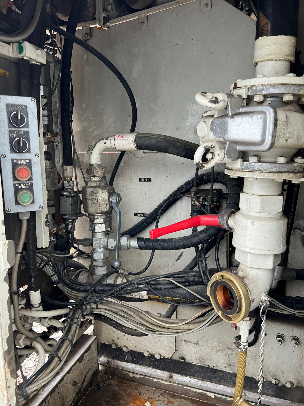 VOLVO FM12 420, 2006, 6×2 VACUUM + WATER + CRANE