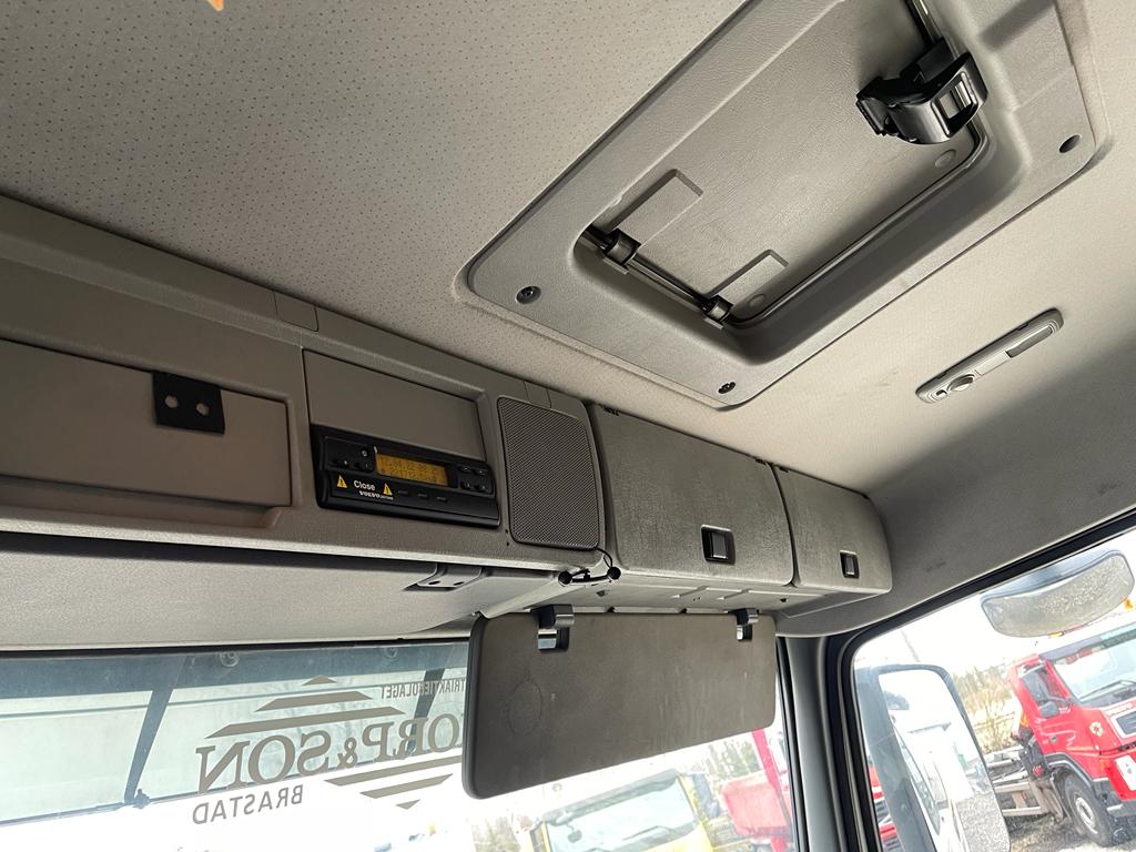 VOLVO FM12 420, 2006, 6×2 VACUUM + WATER + CRANE