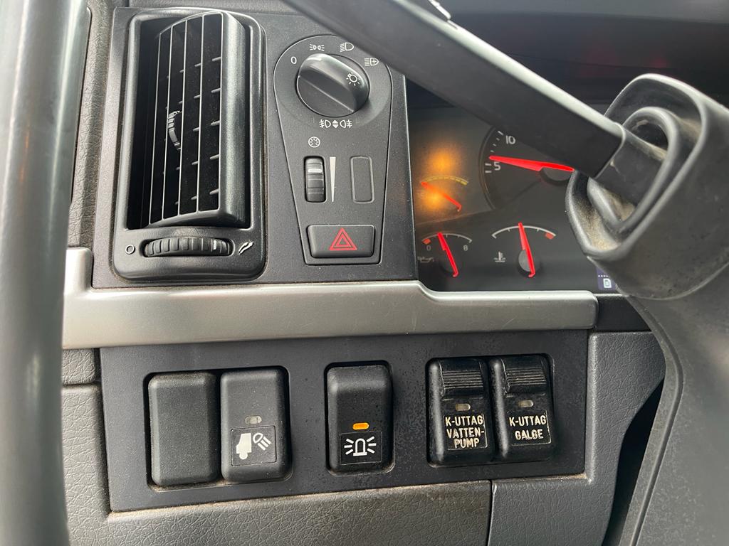 VOLVO FM12 420, 2006, 6×2 VACUUM + WATER + CRANE