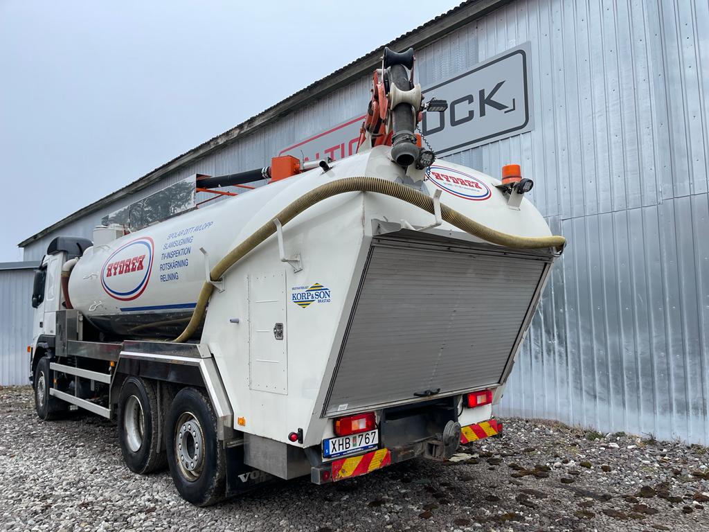 VOLVO FM12 420, 2006, 6×2 VACUUM + WATER + CRANE