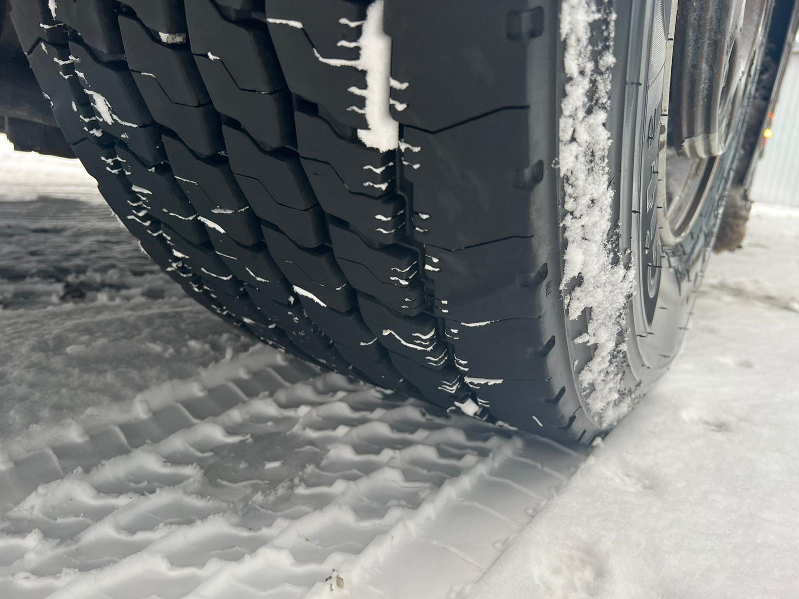 VOLVO FM340, 2016, 4×2 BOX TRUCK + LIFT