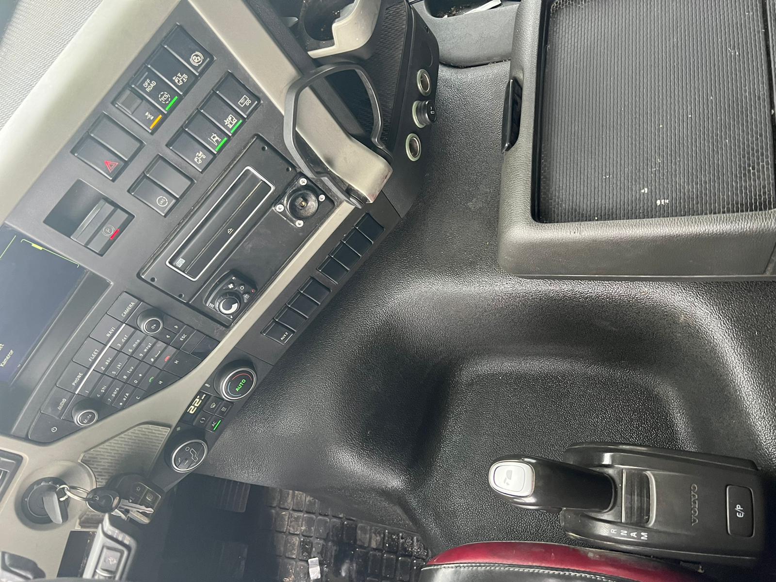 VOLVO FM340, 2016, 4×2 BOX TRUCK + LIFT