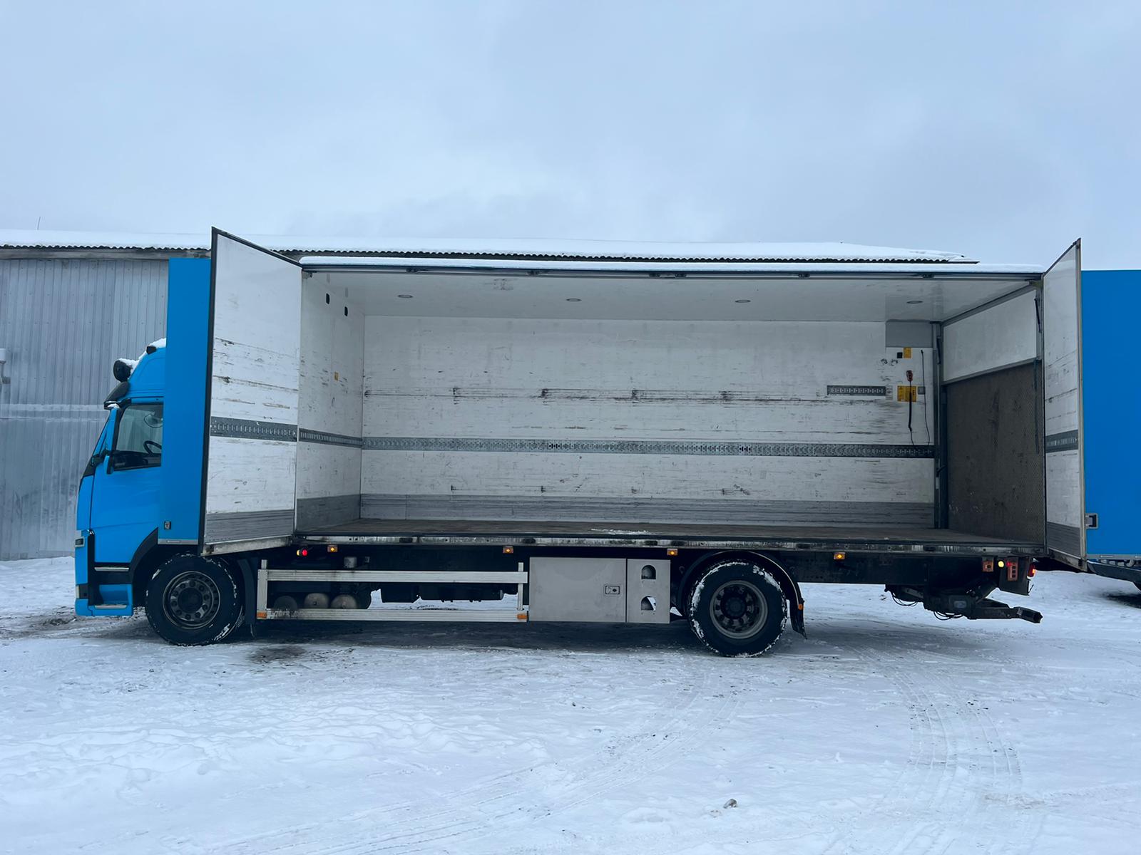 VOLVO FM340, 2016, 4×2 BOX TRUCK + LIFT
