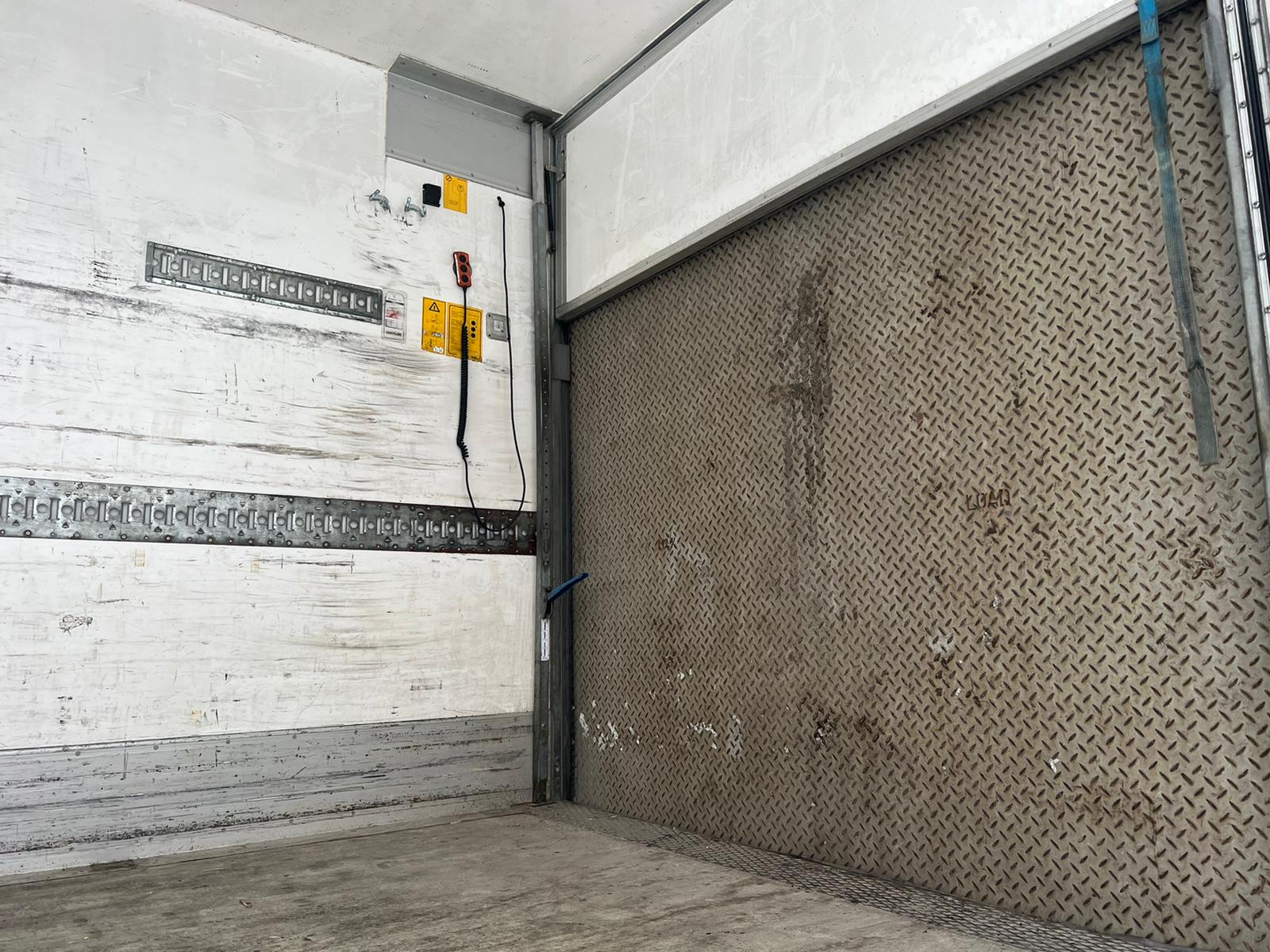 VOLVO FM340, 2016, 4×2 BOX TRUCK + LIFT