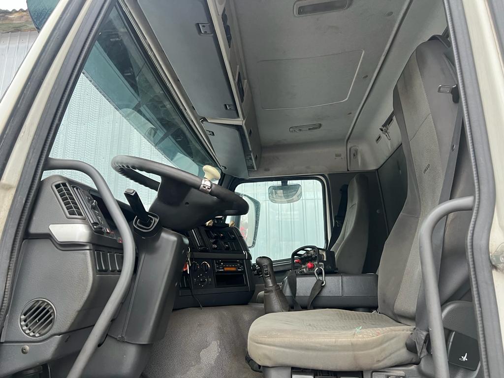 VOLVO FM9 300, 2005, 4×2 HIAB CRANE