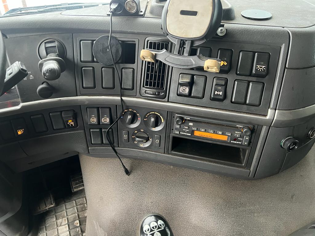 VOLVO FM9 300, 2005, 4×2 HIAB CRANE