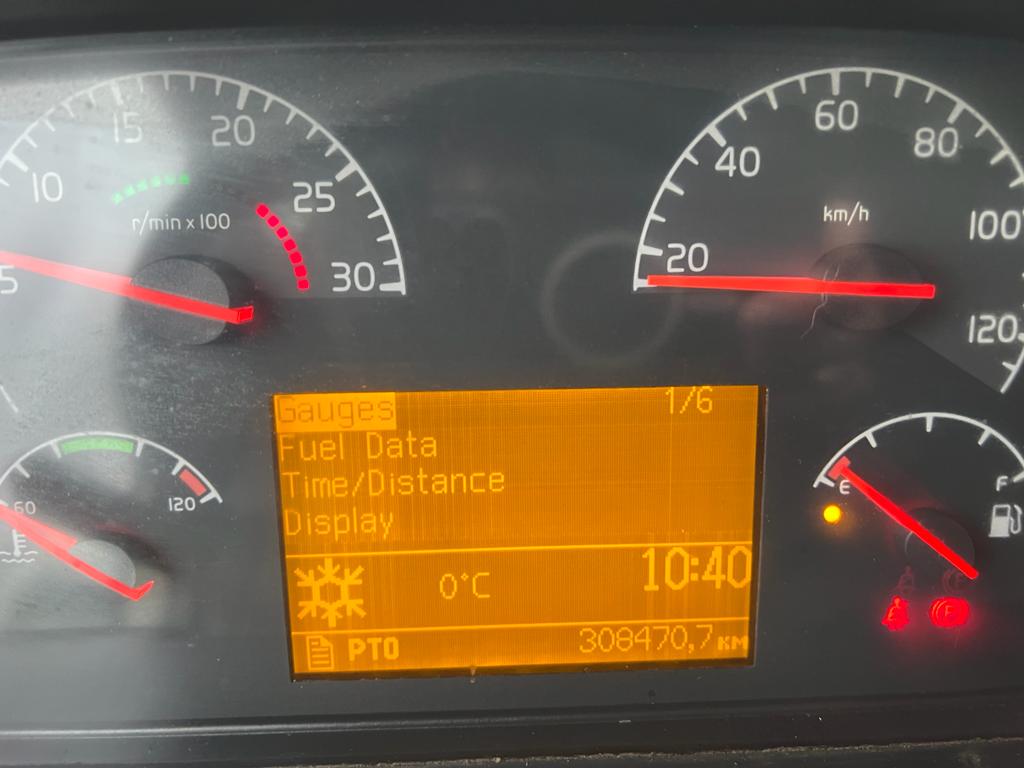 VOLVO FM9 300, 2005, 4×2 HIAB CRANE